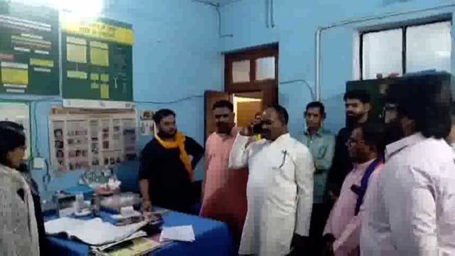 तरबगंज सामुदायिक स्वास्थ्य केंद्र पर दर्जा प्राप्त राज्य मंत्री व पूर्वांचल विकास बोर्ड के सदस्य ने किया निरीक्षण। 