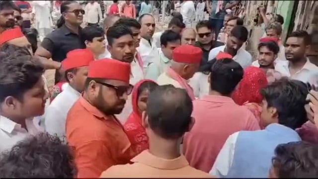 पानी की टंकी हादसा में सपा का प्रतिनिधिमंडल पहुंचा विवादित बयान के बाद कॉलोनिवासियो मे फेला आक्रोश