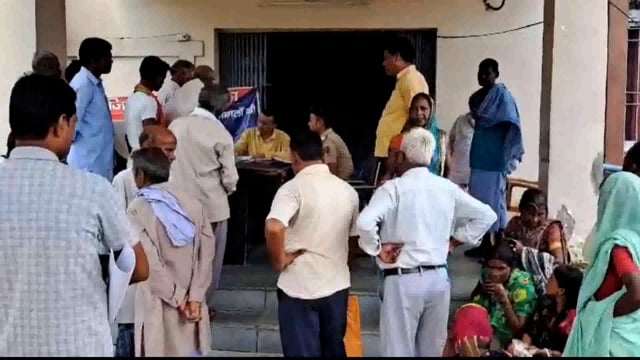 भूमि संबंधी मामले के निपटारे हेतु आयोजित जनता दरबार में तीन मामले का हुआ निष्पादन 