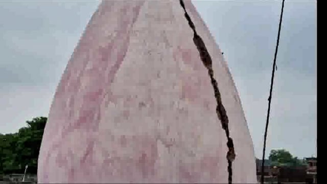 बजरंगबली मंदिर के गुम्बद पर गिरी आकाशीय बिजली; लोग बोले - हे राम