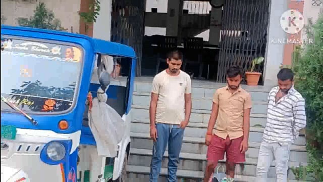 पुलिस ने एक महिंद्रा ऑटो पर लदा 90 लीटर महुआ शराब के साथ, तीन धंधेबाज को दबोचा