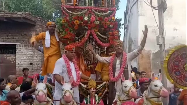 धर्मनगरी वृंदावन में निकल गई भगवान जगन्नाथ रथ यात्रा, सैकड़ों भक्तों को दर्शन देकर किया कृतार्थ।