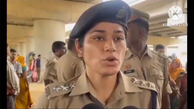 यमुना एक्सप्रेसवे के पास बड़ा हादसा थाना खंदोली क्षेत्र गड्ढे में आठ बच्चे एक महिला दुबे