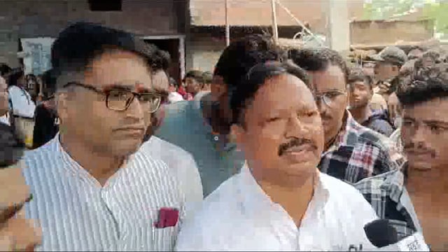 असुविधेबद्दल जिल्हाधिकारी व अपर जिल्हाधिकारी व स्थानिक प्रशासनाला धारेवर धरत या गोष्टीचा तीव्र शब्दात निषेध,खा.बळवंत वान