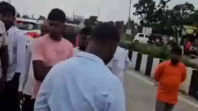 शिक्षकांच्या मृत्यू प्रकरणी कार चालकांवर गुन्हा दाखल