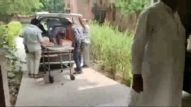 मैरिज होम कर्मचारी का कूड़े को लेकर पड़ोसियों से हुआ विवाद: मारपीट से बचने को भागा कर्मचारी ट्रक ने रौंदा