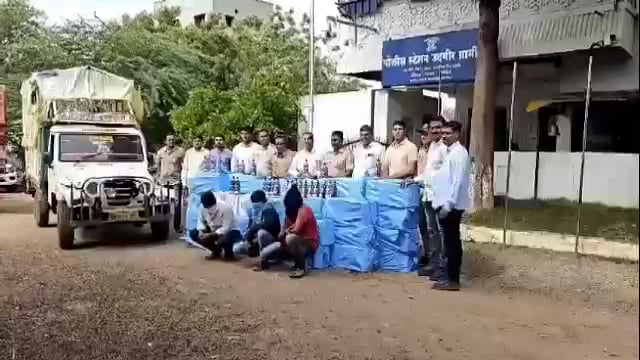 उदगीर ग्रामीण व राज्य उत्पादन शुल्क विभागाने 10 लाखांची अवैध विदेशी दारू पकडली