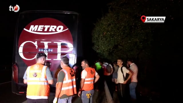 Metro Turizm Otobüsü Tıra Arkadan Çarptı