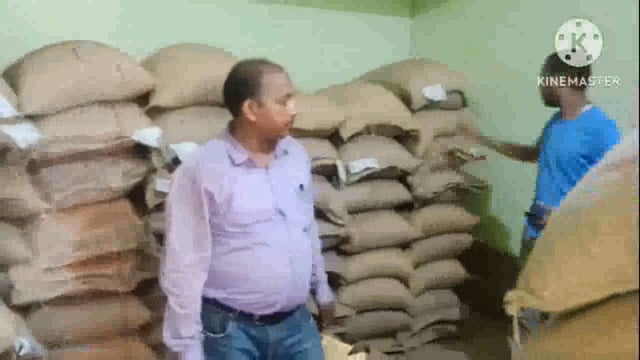 नवादा के उद्यान पदाधिकारी ने सिरदला प्रखंड के जन वितरण प्रणाली दुकानों का किया जांच