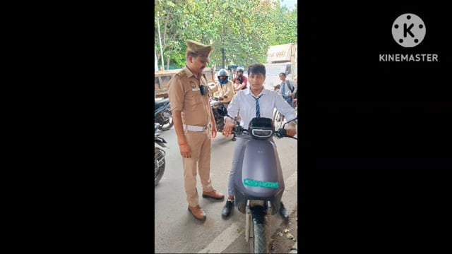 आगरा ट्रैफिक नियमों के पालन हेतु नाबालिग वाहन चालकों के विरुद्ध चलाया अभियान