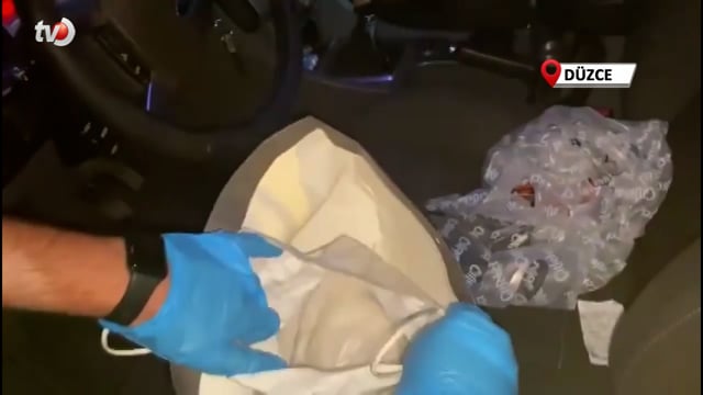 Durdurulan Otomobildeki Çantadan Uyuşturucu Çıktı