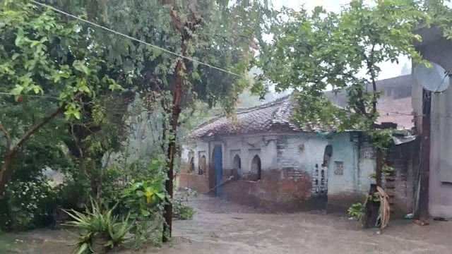 फिर बदला मौसम का मिजाज कई इलाकों में झमाझम बारिश शुरू