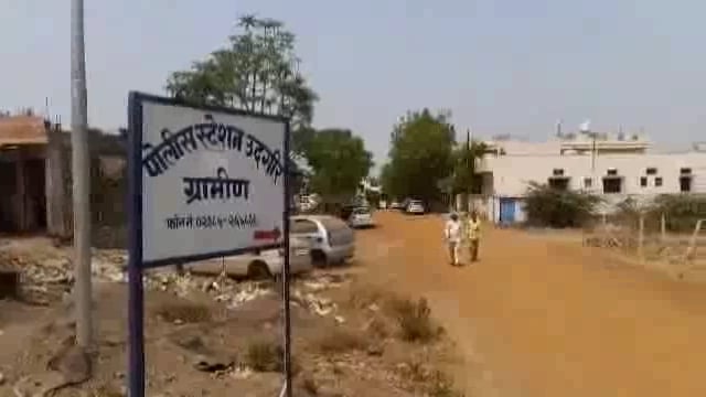 नालंदा नगर येथे पोलिसांनी गावठी हातभट्टी दारू पकडली १ हजार ८०० रुपयांचा मुद्देमाल केला जप्त