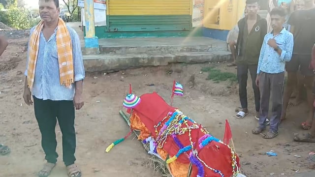 सड़क दुर्घटना में जख्मी इटहरी गांव के  युवक की इलाज के दौरान सिलीगुड़ी अस्पताल में हुई मौत, शव घर पहुंचते ही मचा कोहराम 