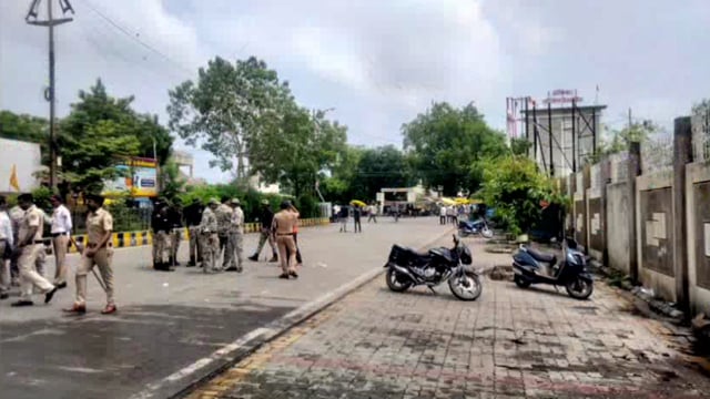 सिटी बसची चौघांना धडक, चिमुकल्याचा जागेवर मृत्यू, तिघे गंभीर जखमी..