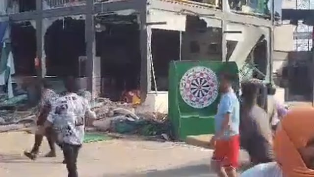 यमुना एक्सप्रेसवे कै वृंदावन कट स्थित मामा यादव ढाबा प्रशासन द्वारा किया गया ध्वस्त/