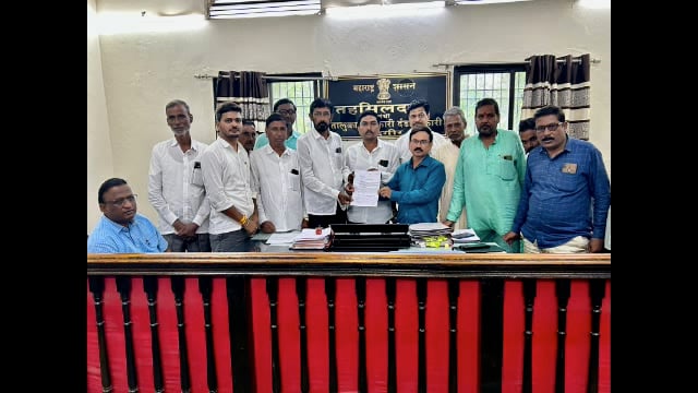 उदगीर तालुक्यातील शेतकऱ्यांना 2023 चा पीक विमा द्यावा,तहसीलदार यांच्याकडे मागणी