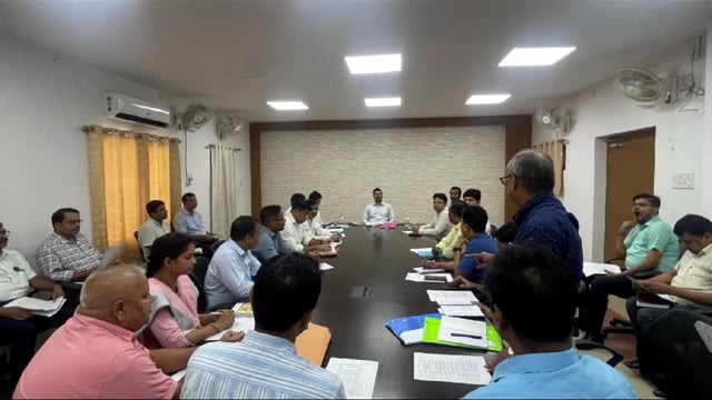 जिला पदाधिकारी ने लंबित पत्रों की समीक्षा, जल्द निष्पादन का दिए निर्देश