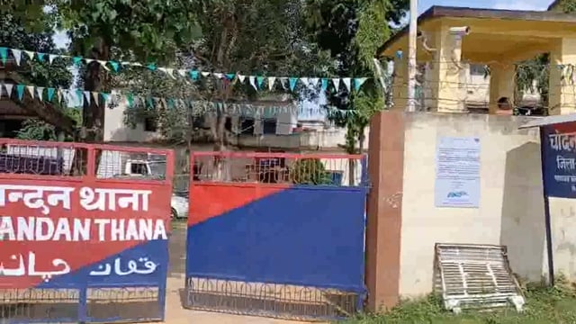 मोहर्रम पर्व शांतिपूर्ण ढंग से मनाने को लेकर बेलहर एसडीपीओ राजकिशोर कुमार के नेतृत्व में चांदन पुलिस निकाला फ्लैग मार्च