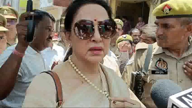 सांसद हेमा मालिनी ने कृष्ण विहार कॉलोनी में गिरी पानी की टंकी का किया निरीक्षण, कहा: दोषियों पर होगी कार्रवाही।