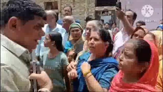 सांसद हेमा मालिनी ने कृष्ण विहार कॉलोनी में गिरी पानी की टंकी का किया निरीक्षण, कहा दोषियों पर होगी कार्यवाही।