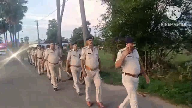 मोहर्रम पर्व को लेकर परना डाबर पुलिस ने विभिन्न इलाके में निकाला फ्लैग मार्च