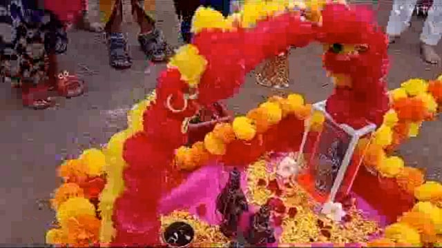 कोल्हापूर मधील शा.शेलाजी वनाजी विद्यालयातील विद्यार्थ्यांनी वेगवेगळ्या आकर्षक वेशभूषा मुळे अवतरलले पंढरपूर.