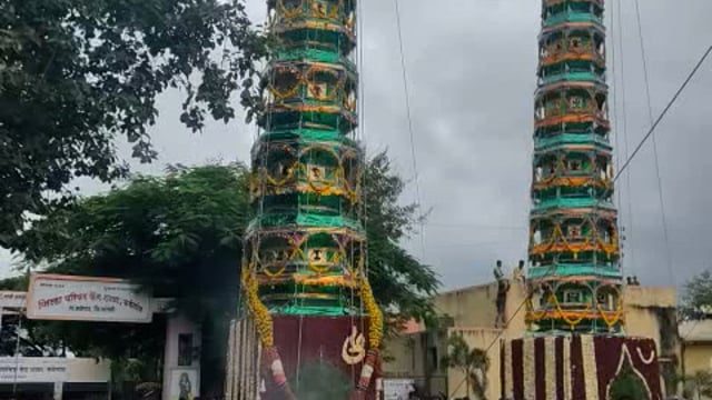 कडेगांव येथील एतिहासिक गगनचुंबी ताबूत भेटींचा सोहळा क्षणचित्रे -सुहास कराडकर कडेगांव 