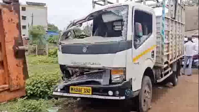 इस्मालपूर जवळ टेम्पो पलटी,चालक जागीच ठार