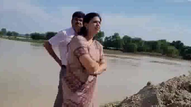 Basti Jile Mein badh prabhavit ilake ka Daura Kiya DM Divya Mittal Ne unke sath mein ADM ne बार-बार aagrah kiya ki chalo baith kar baten karte hain DM dhup Hi To Hai pighal fode Jaenge is is dauran laparvahi per PWD ke Adhikari ko fatkar Lagai