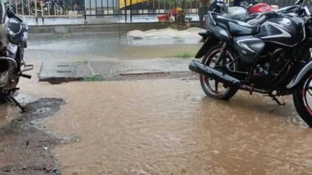 साकोली शहरात मुसळधार पावसाचे आगमनाने शहर जलमय