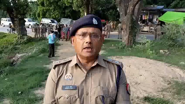 कुण्डा के बाबूगंज रेलवे क्रासिंग के पास 1 व्यक्ति जो मोहर्रम पर अपने अलम को लेकर रेलवे लाइन पर खड़ा करंट की चपेट से मौत,