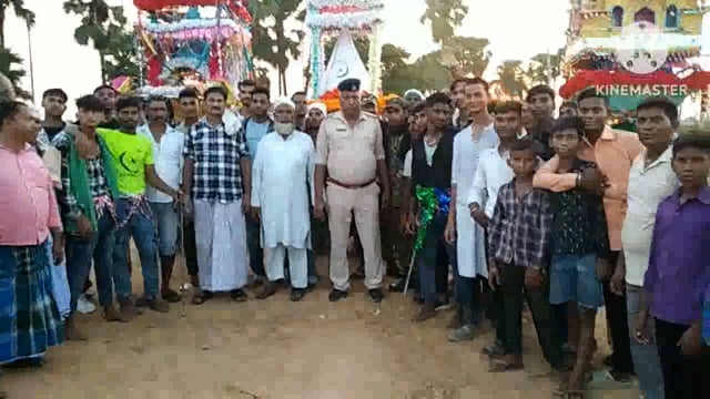 सिरदला प्रखंड के विभिन्न गांवों तथा बाजारों में शांतिपूर्ण माहौल में  पहलवान को लेकर निकल गया ताजिया