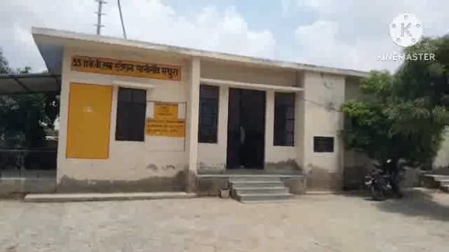 पानीगांव भूतिया में किसानों के खेतों में जमीन पर लटकते विधुत तार, हादसे को दे रहे न्योता।