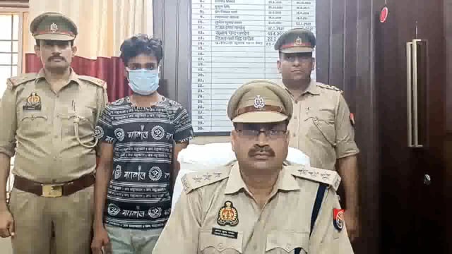 आगरा थाना कोतवाली क्षेत्र प्रेस नोट के संबंध में एसीपी द्वारा वाइट 