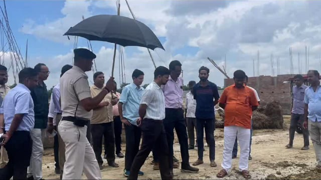 जिला पदाधिकारी ने स्मार्ट विलेज बाबरचक का लिया जायजा; जल्द विकास कार्यों को पूर्ण करने का दिए निर्देश