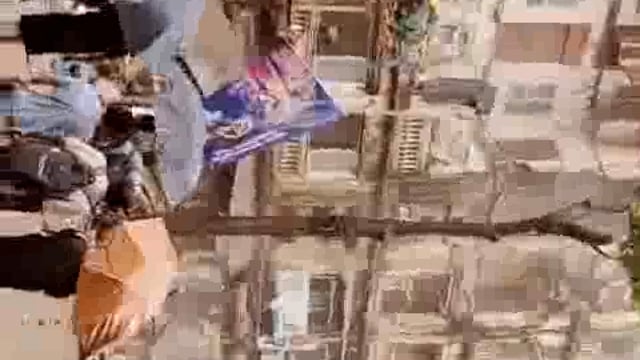 मुंबई. ग्रंटरोड स्टेशन के पास एक बिल्डिंग का हिस्सा गिरने से एक महिला की मौत चार घायल