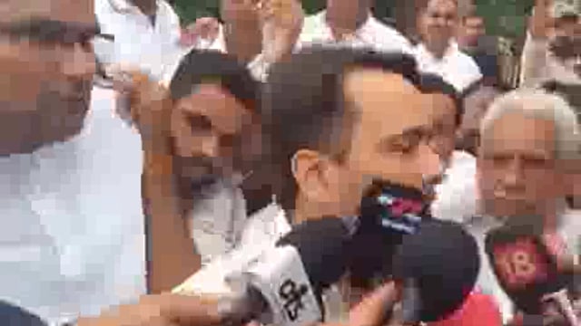 Kendriya Mantri Jayant Chaudhari Ne kavad Yatra ke Marg Mein dukaanon per naam likhane ka Aadesh ko virodh Kiya kahan is Aadesh ko Yogi ji ko Wapas Lena chahie