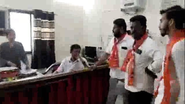 मुद्रांक विक्रेत्यांकडून जनतेची होणारी लूट थांबवावी,मनसेचे तहसीलदारांना निवेदन