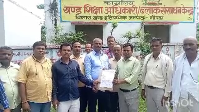 शिक्षा मित्रों ने एक बार फिर भरी हुंकार, बीआरसी पर प्रदर्शन कर विभिन्न समस्याओं को लेकर सौंपा ज्ञापन 