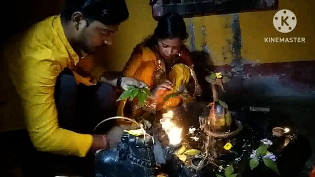 श्रावण मास की पहली सोमवारी पर श्रद्धालुओं ने की शिव की पूजा अर्चना किया जलाभिषेक