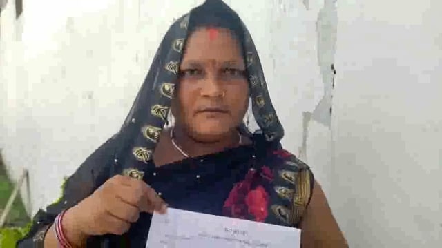 चन्दापुर बाबा मठिया निवासी महिला ने गांव के ही कुछ लोगों पर चक मार्ग पर अवैध रूप से कब्जा करने का लगाया । आरोप की शिकायत