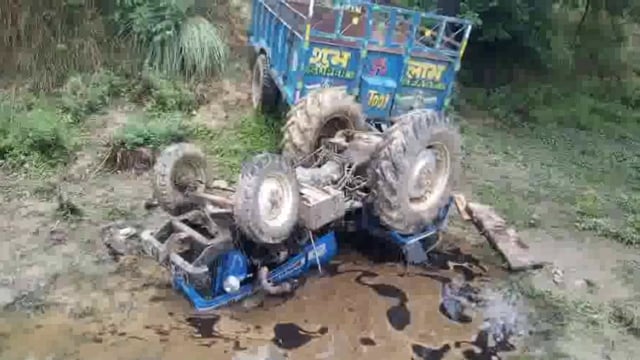 मांट पानीगांव रोड पर पलटा ईंटों का टैक्टर  ट्रोला एक मजदूर की मौत।