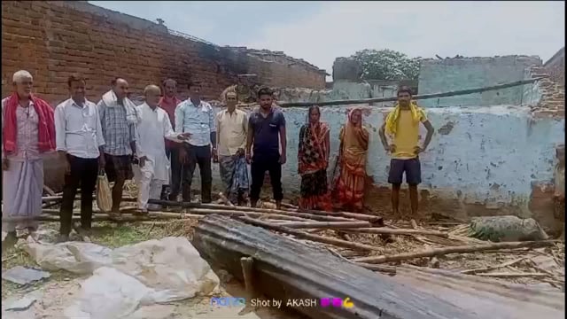 खाना बनाने के दौरान लगी आग से सारा घर जलकर हुआ राख, मुखिया ने हर संभव सहायता दिलाने का पीड़ित को दिया भरोसा