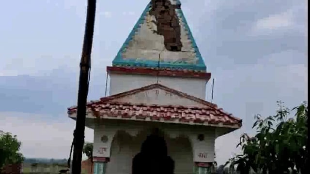 बज्रपात से बजरंगबली मंदिर छतिग्रस्त 