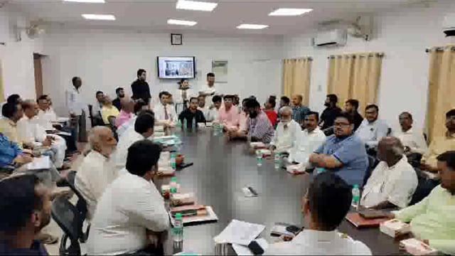 जिला पदाधिकारी ने राष्ट्रीय यक्ष्मा उन्मूलन कार्यक्रम को लेकर जनप्रतिनिधियों एवं व्यवसायियों के साथ की बैठक