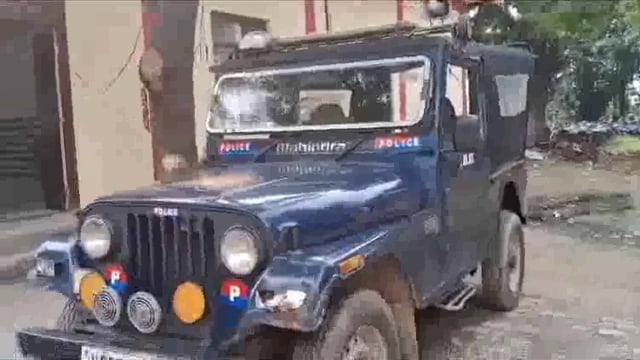 छाता के सराय शाही में दिनदहाड़े एक व्यक्ति को घेरकर दबंगों ने की लाठी डंडों से मारपीट झोंका फायर