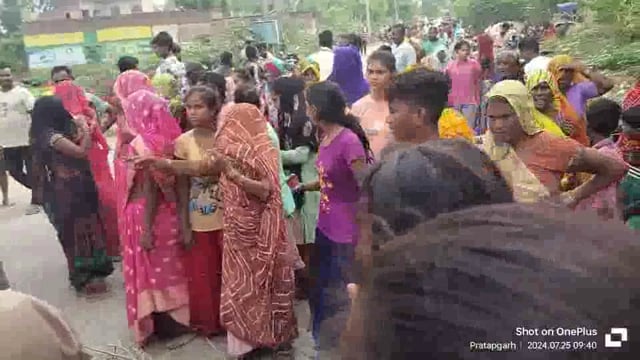 सड़क दुर्घटना में नवयुवक की दर्दनाक मौत, ग्रामीणों ने किया चक्का जाम
एसएचओ के समझाने पर माने ग्रामीण