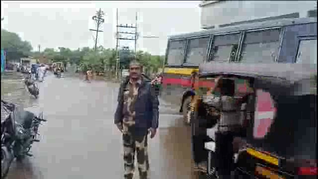 राष्ट्रपती दौऱ्या निमित्त फुले नगर येथील अतिक्रमण हटविले