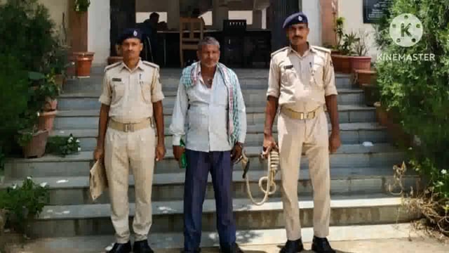 पुलिस ने परोरिया गांव में छापेमारी कर एक कुर्की वारंटी को किया गिरफ्तार भेजा न्यायालय